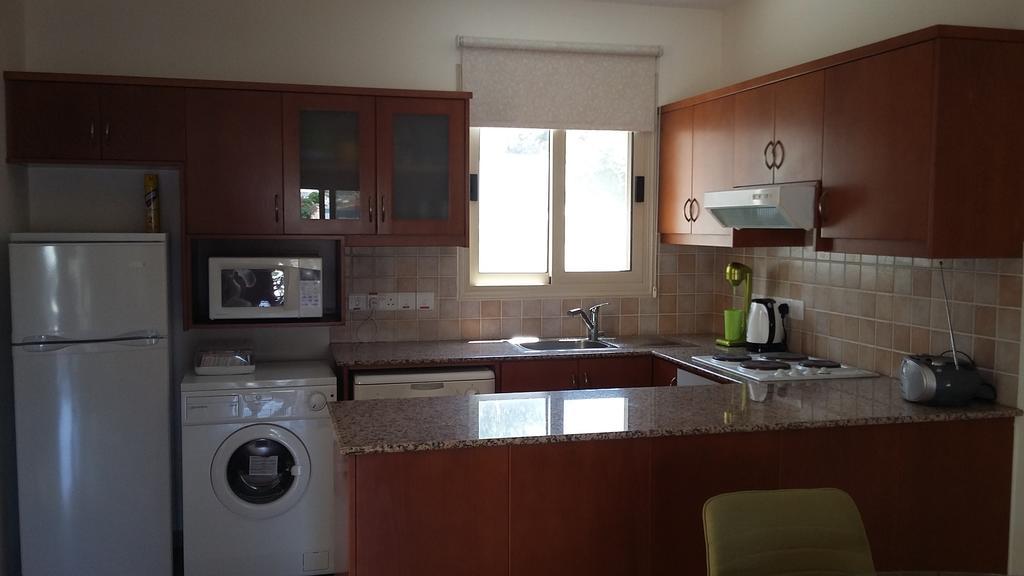 Paschali Sunset Appartment Peyia Bagian luar foto